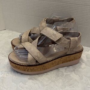 Boutique By Corkys Size 8 Oro Platform‎ Sandal Toe Loop Comfort Shimmer